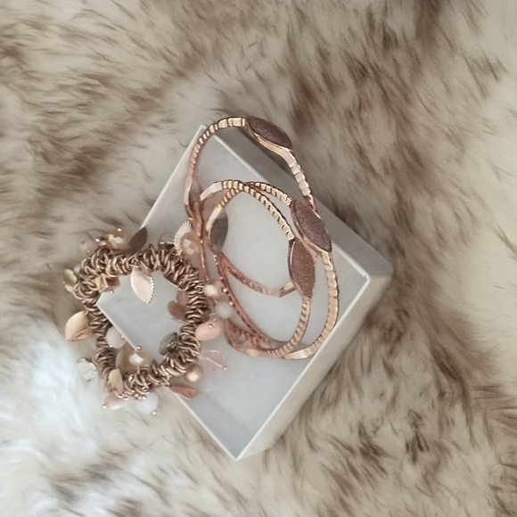 Rose gold colored metal bracelet set - Picture 2 of 6